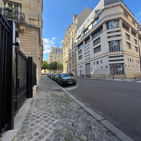 Luxury Flat Tour Eiffel 16e Paris